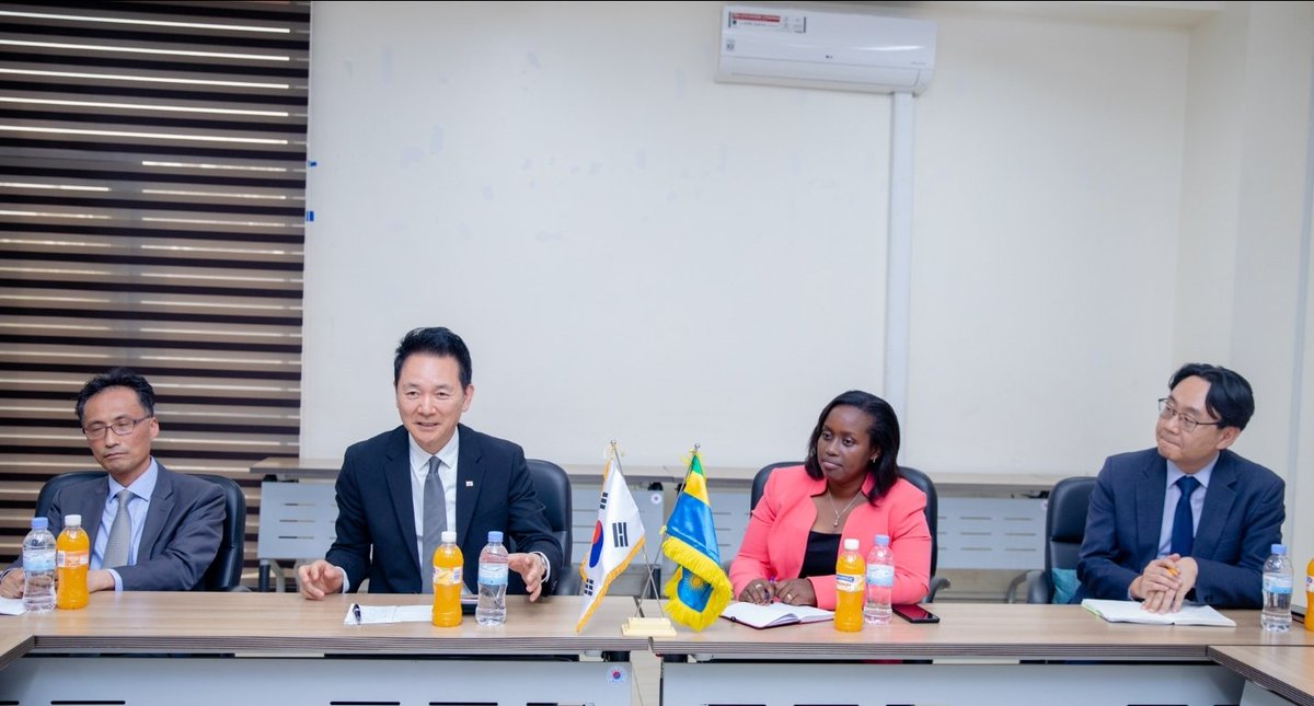RwandaPolytec's tweet photo. The purpose of this visit was to gain insights into the innovative initiatives undertaken at the ICT Innovation Center. 
The visit involved a comprehensive tour of the facility, presentations on the center's achievements and projects, as well as interactive discussions. https://t.co/X1r8xTTDP8