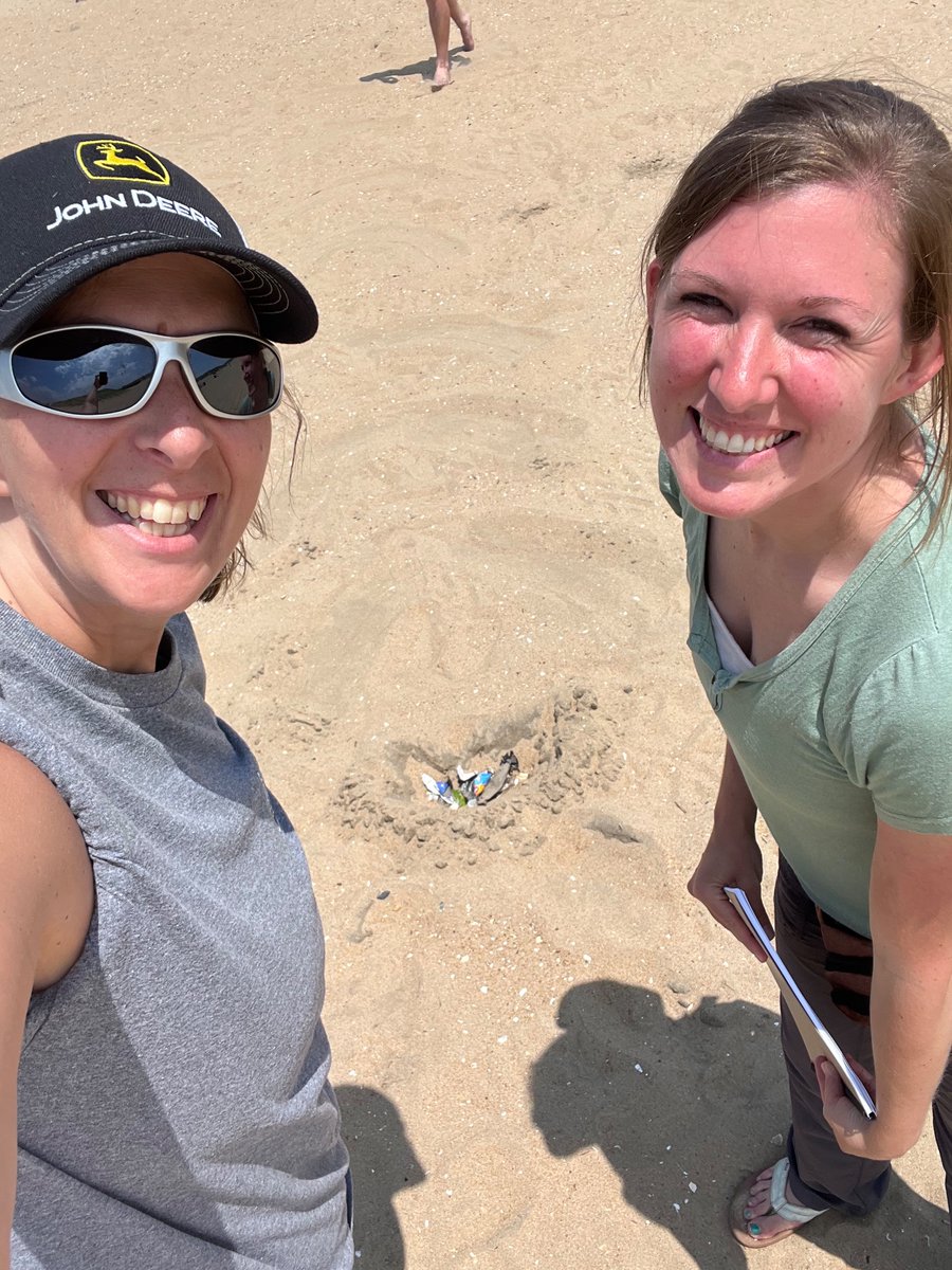 MsBazar5th's tweet photo. Don’t mind us, Just some 3rd grade teachers creating ART-tivism on the beach! @chesapeakebay #mwee #watershededucation #teachersummer @vbschools @vbcpsdtal https://t.co/9Dfaw8n3Dd