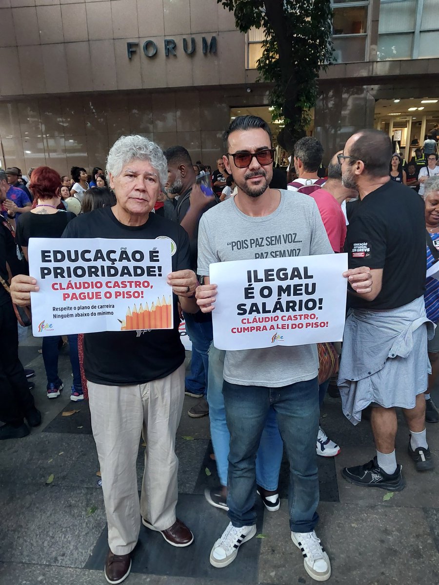 Vigília da Educação. Todo apoio à greve! #claudiocastropagueopiso