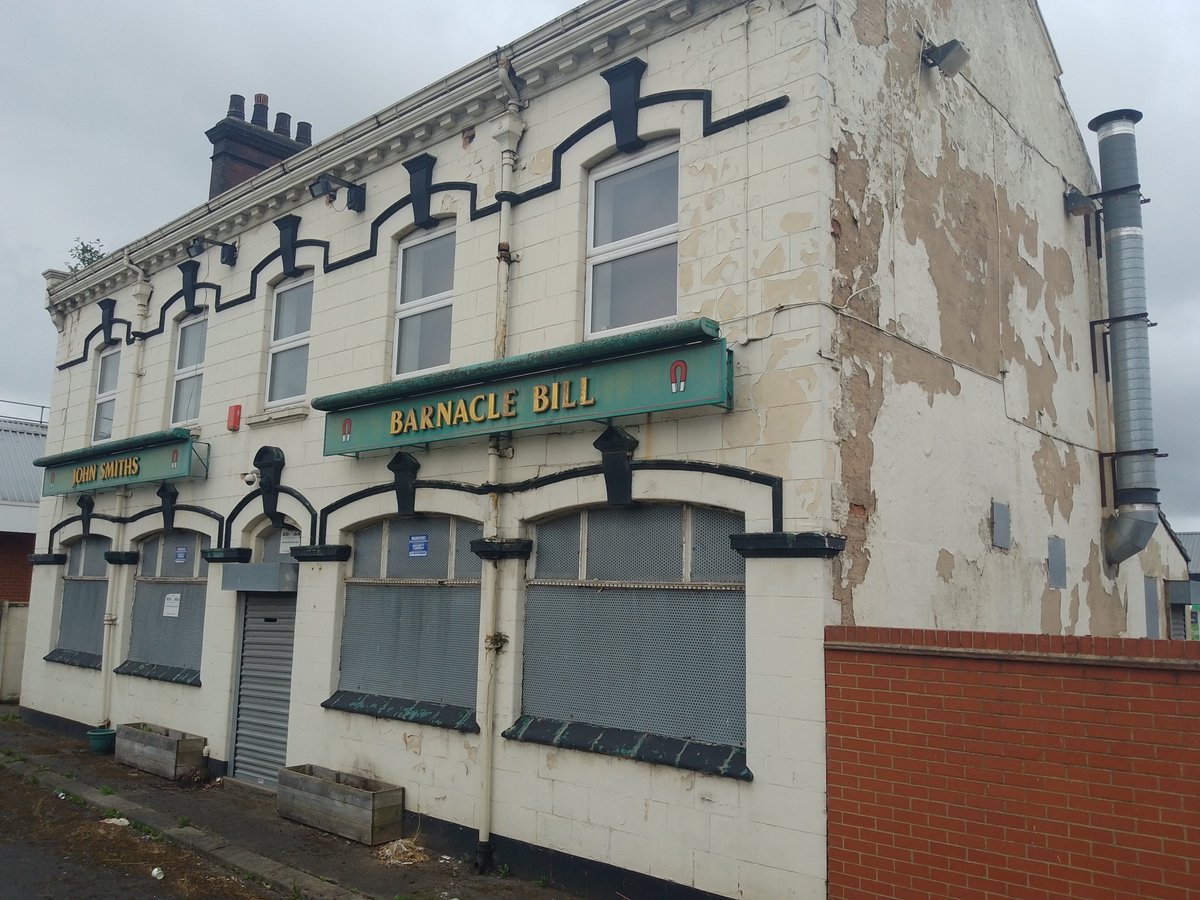 Just behind the Queens Hotel was The Anchor on North Street.  It was a John Smith's house.  When the Asda supermarket opened next door in 1982 it was re-named Barnacle Bills, but it's been closed for a while

#Teesside #UTB