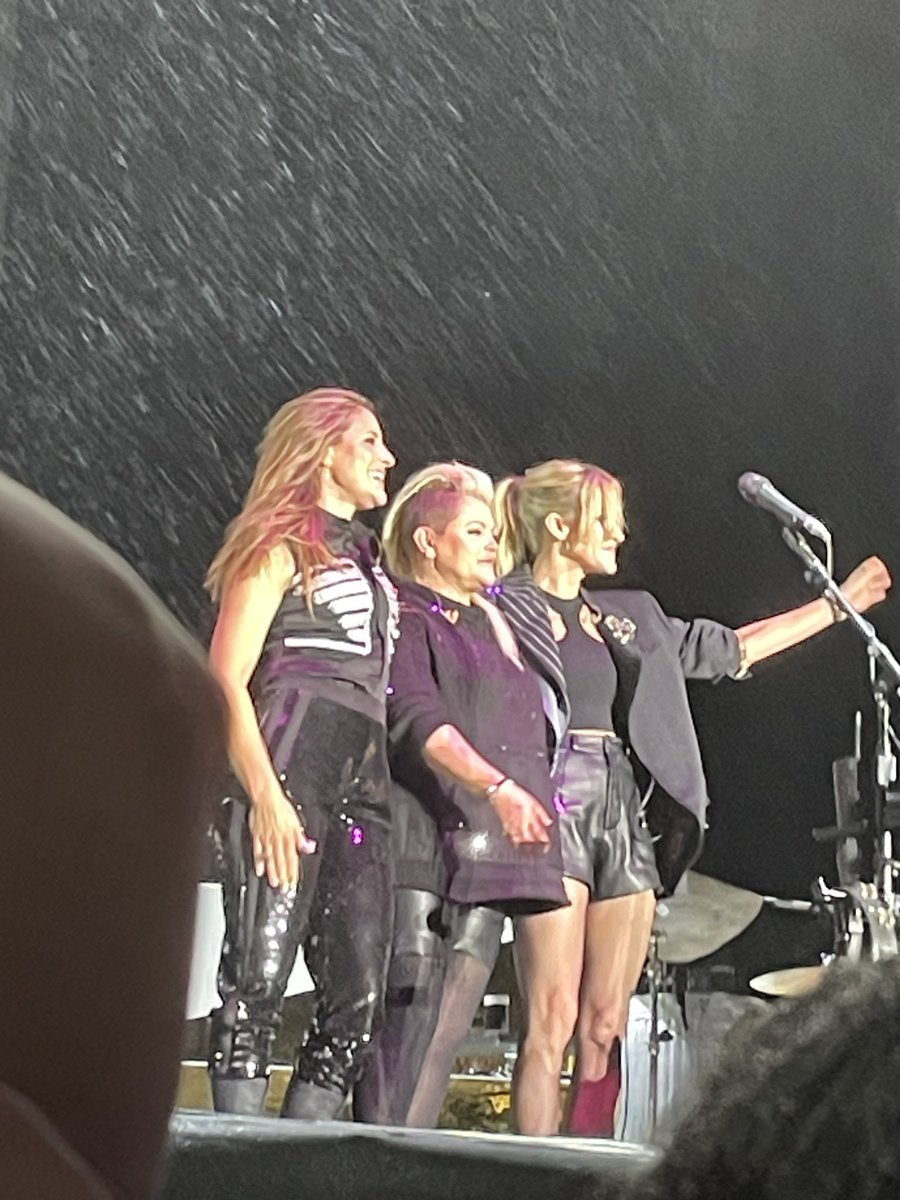 Tdotty41's tweet photo. The best night ever! Waited 15yrs to see @thechicks and they didn’t disappoint #chicksrule #thechicks #cardiffcastle https://t.co/yY7WRoHkCY