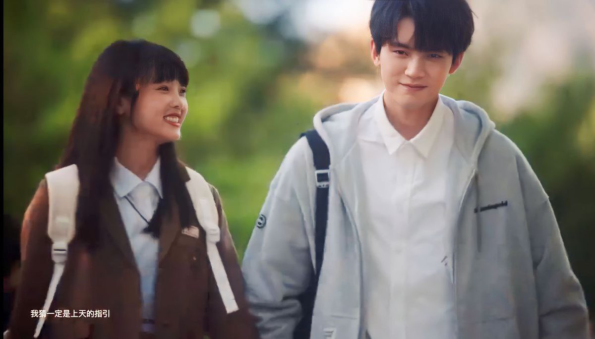 weinesteirrr's tweet photo. our cutest university couple💕

#当我飞奔向你 #wheniflytowardsyou https://t.co/iqbJPaUNMi