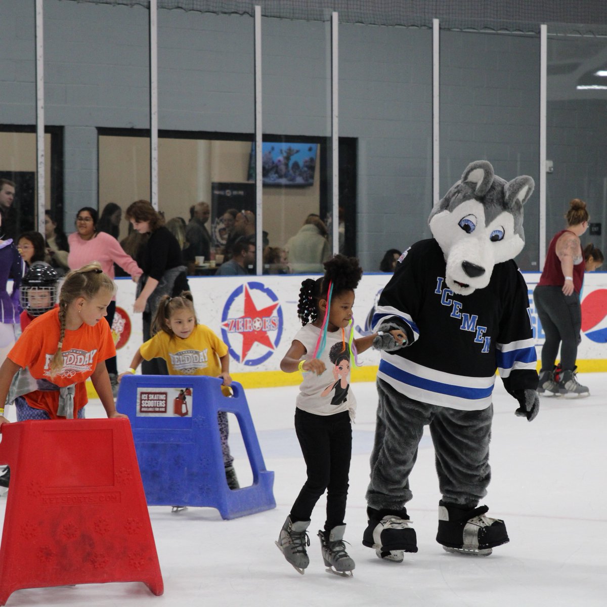 CommFirstIgloo's tweet photo. National Mascot day was a success! Stay tuned for more exciting events to come! We want to hear from you! What events or theme nights would you like to see in the future? Comment below! #thingstodoinjax
-
Learn moreโก๏ธ https://t.co/bHK5RgLOri https://t.co/aBRWTGHWGb