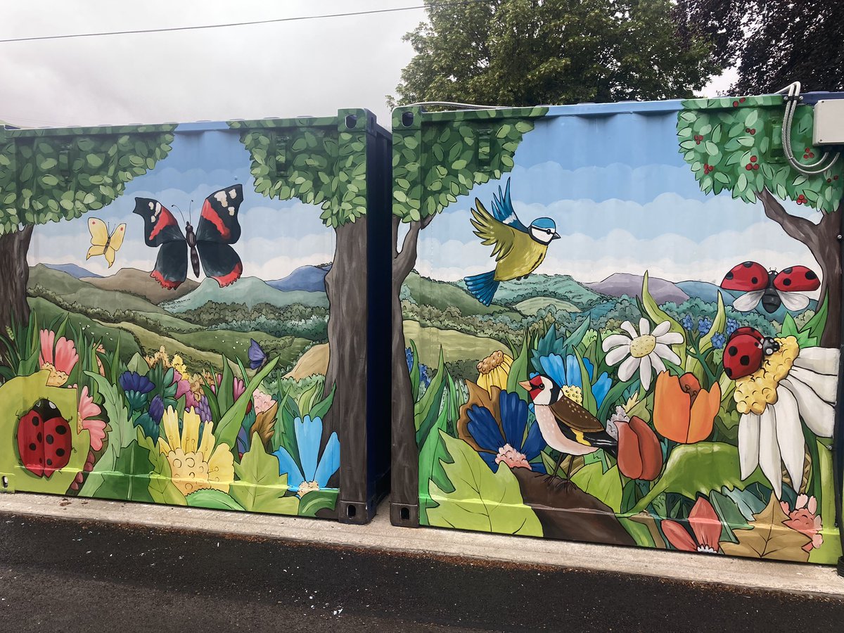 Our Y Stryd Fawr shops have been transformed into beautiful woodland scenes. We are so pleased with them. Thank you @pchildsartist 
Watch this space for more developments of this area next week 🤩 #communityfocusedschools #community