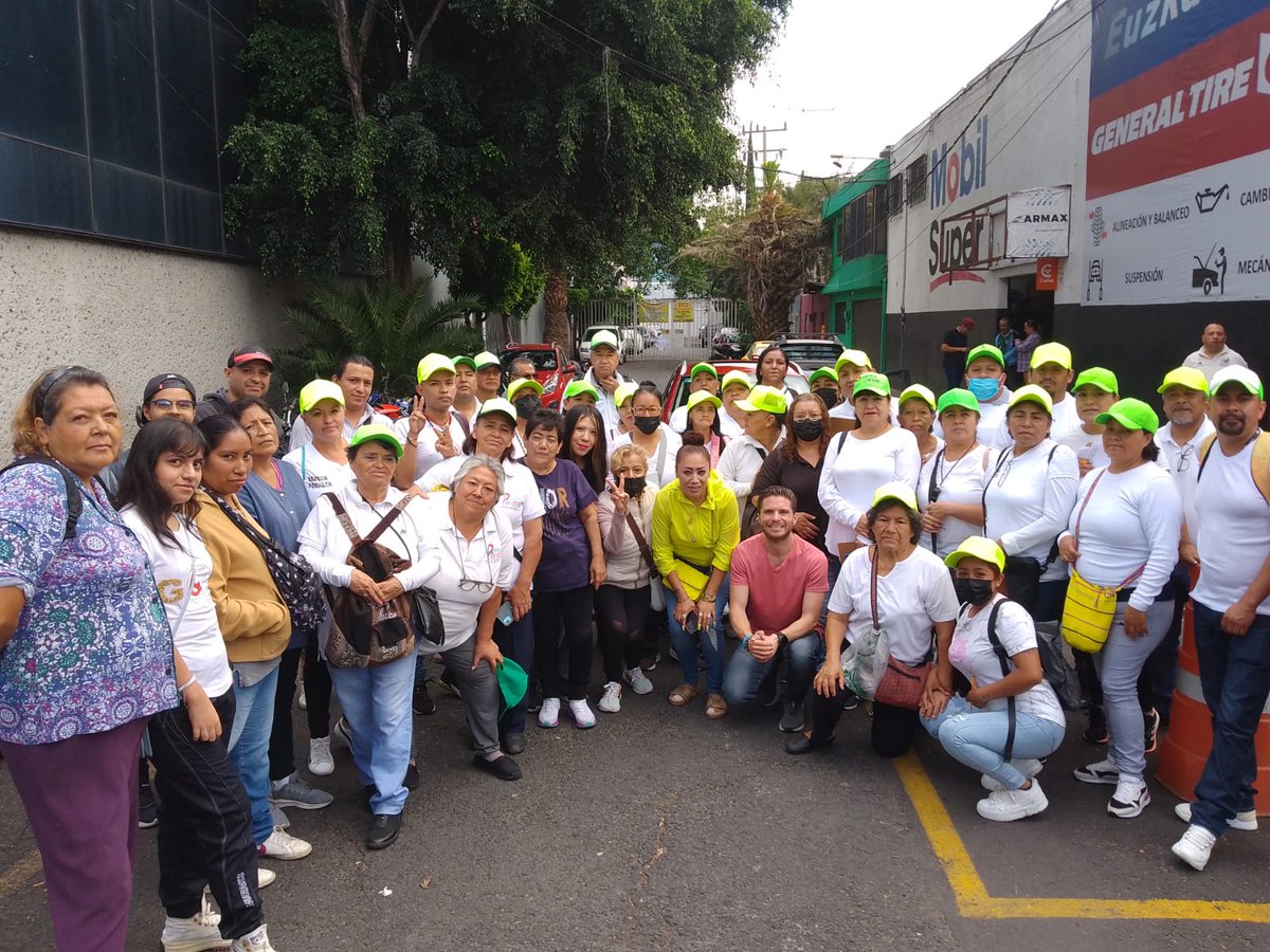 VerdeCDMX's tweet photo. El secretario de Organización @talapariente y parte del equipo del @VerdeCDMX, están recorriendo colonias de #Iztapalapa,  para escuchar las problemáticas de los vecinos de la alcaldía.

Gracias a la invitación de nuestros amigos @peraltarbk y @RojasDeIzt_. https://t.co/AjcA9L6usI