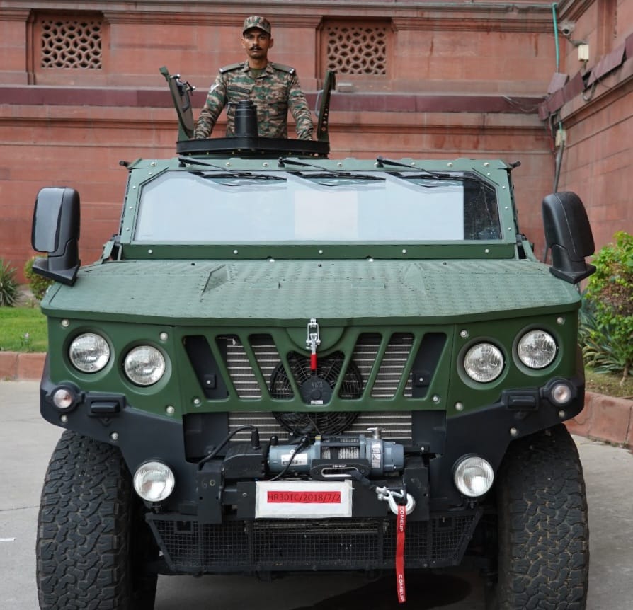 defenceattnews's tweet photo. General Manoj Pande reviewed the induction of Light Specialist Vehicle #LSV at #NewDelhi today.

#Vehicle #Army #IndianArmy #ArmedForces #Military #ASLV #MachineGun https://t.co/0RwEbYC2hW
