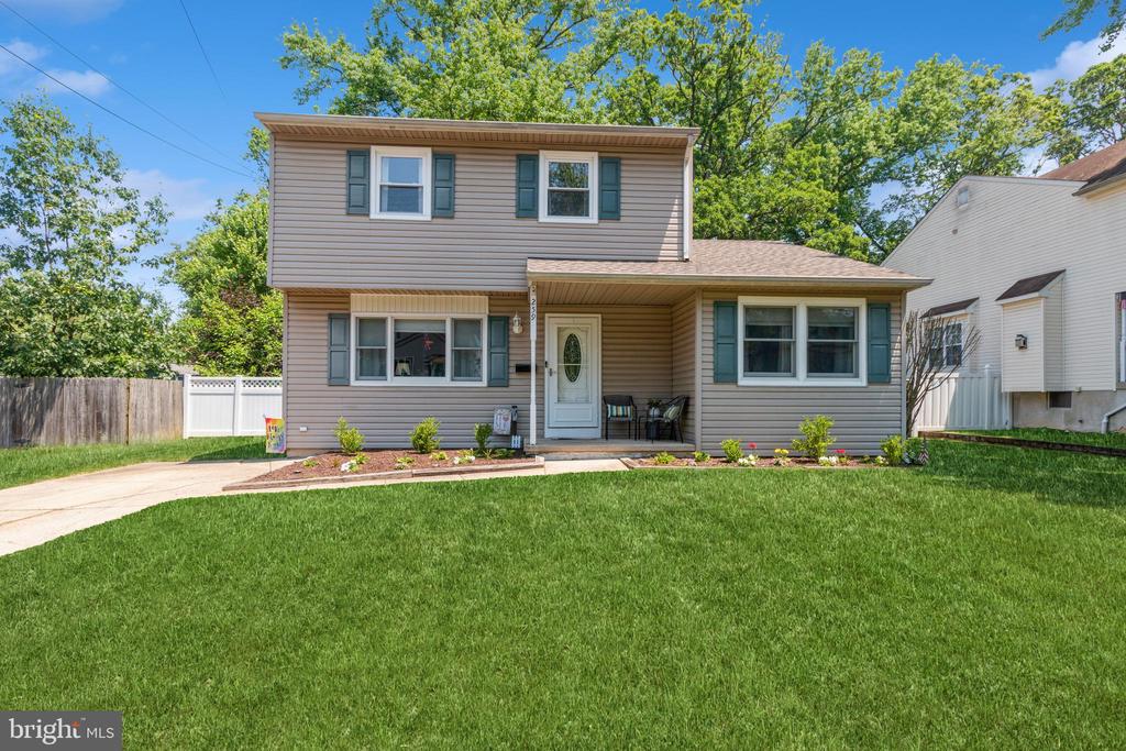 This home will wait for no one. Be the first to see it! #homesforsale #homeowner  cpix.me/l/172542967