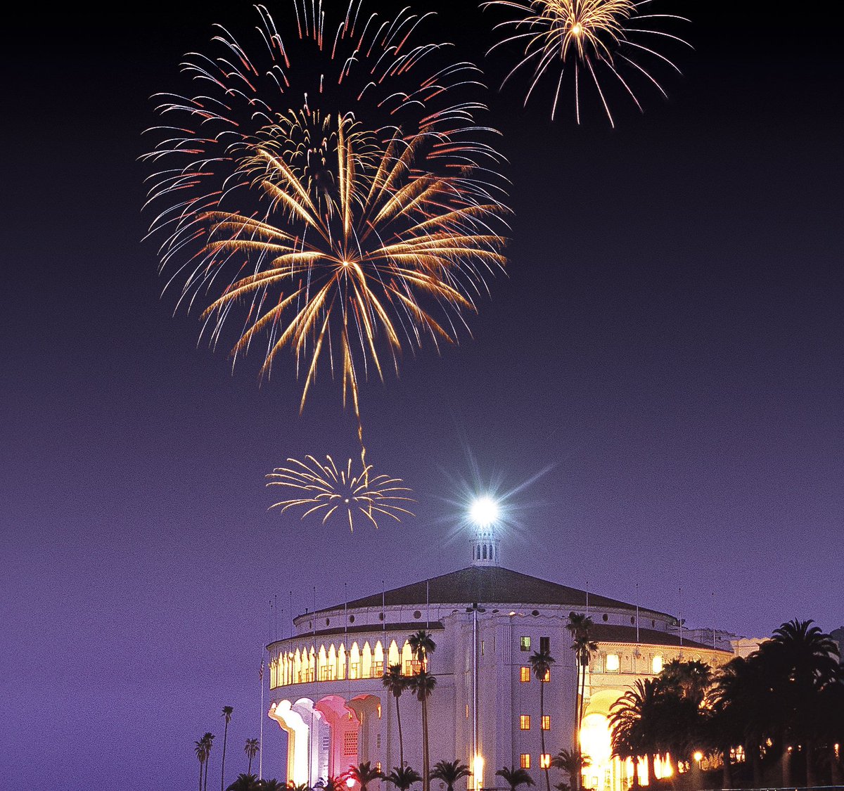 Join us in celebrating America's birthday on Catalina Island. Our oceanfront location offers the perfect spot to watch the spectacular fireworks show, lighting up the night sky over Avalon Harbor.

🔗 SeaportVillageInn.com

#catalinaisland #seaportvillageinn #4thofjuly