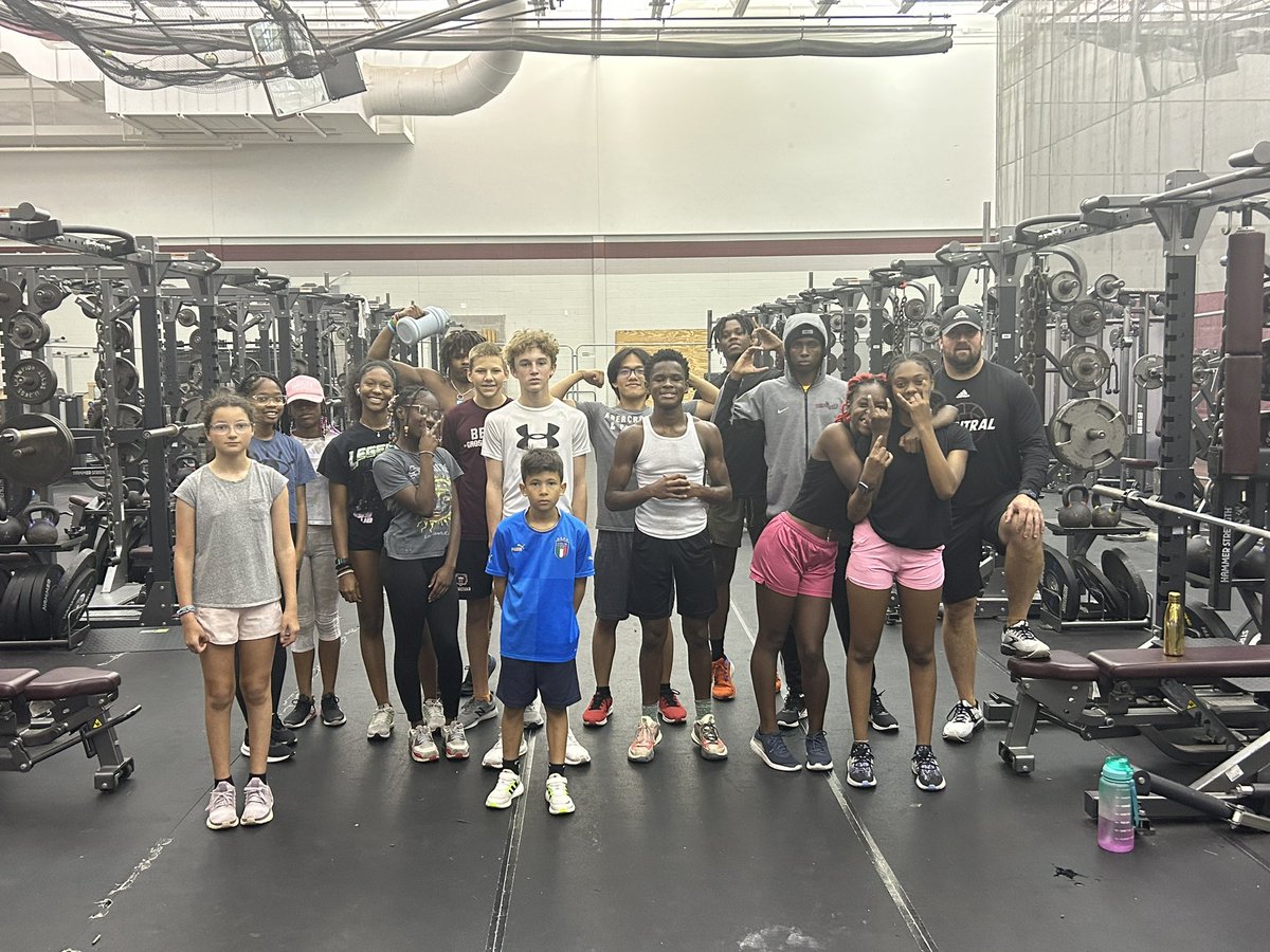 Bad air quality prevented us from being outside but we got in a great strength workout thanks to Coach R. Numbers are improving and the team is buying in. Can’t wait to see what the season holds. GO BEARS 🐻!!!!!
