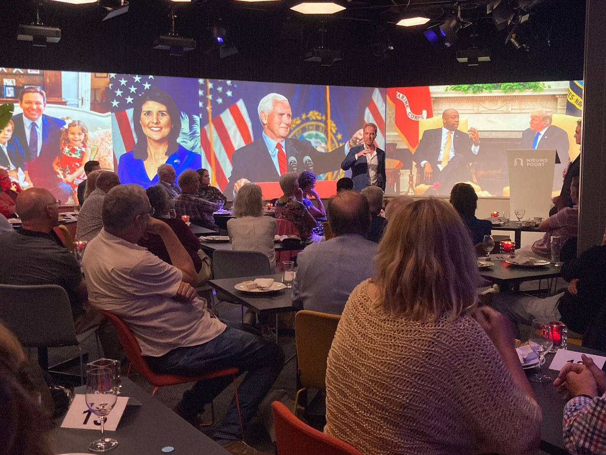 De 🇺🇸Amerikaanse verkiezingen: belangrijk voor 🇪🇺Europa en de 🌎 wereld. Vanavond sprak collega <a href="/Diederik_Brink/">Diederik Brink</a> met <a href="/WillemPostUSA/">Willem Post</a> in een vol <a href="/nieuwspoort/">Nieuwspoort</a> 🍔.
Van zijn kennis profiteren de studenten communicatie bij <a href="/dehaagse/">De Haagse Hogeschool / THUAS (INACTIEF/INACTIVE)</a> elke dag - en wij straks ook bij <a href="/Lectoraatcreu/">European Impact Hub</a> !🙏