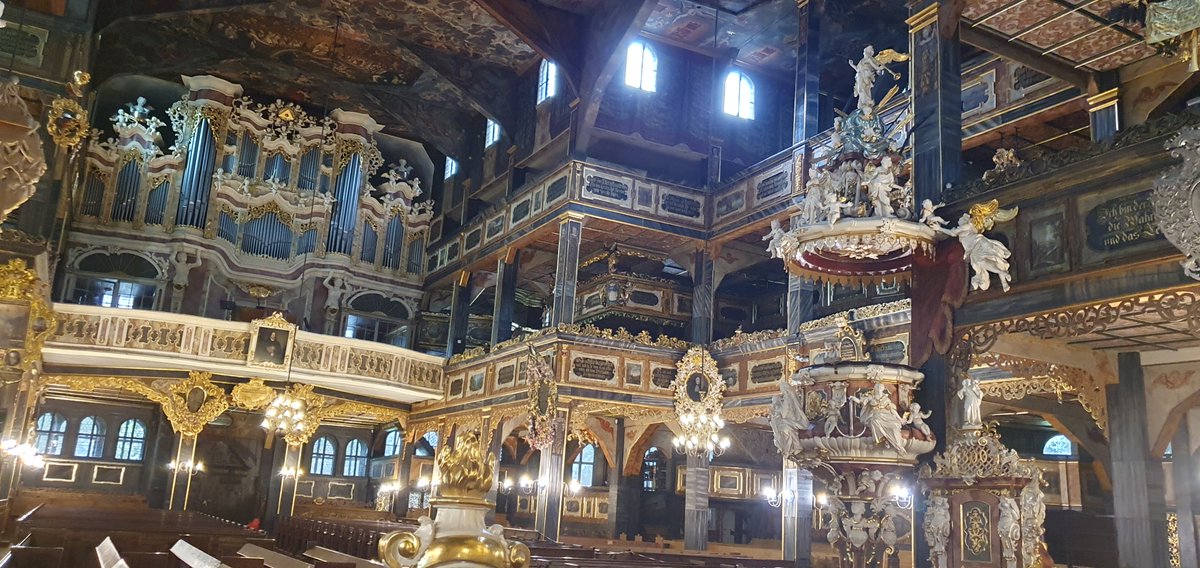 S_K_W_S's tweet photo. Mittlerweile haben wir die uns bereits einen gewissen Überblick über die singuläre schlesische Kirchenlandschaft verschaffen können, haben u. a. die Friedenskrichen in #Jauer/#Jawor und #Schweidnitz/#Świdnica besichtigt und bestaunt, 🧵 https://t.co/zpc4U1eAyd