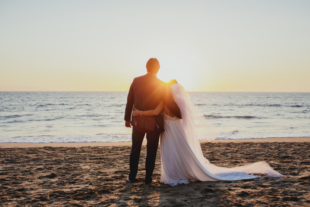 LUXEWeddings's tweet photo. Jamie and Trevor celebrated their magical day at the newly renovated Riu Vallarta in Riviera Nayarit, Mexico. See their luxurious beachfront wedding today on the blog!
https://t.co/S57z1XpJRI
#LuxuryDestinationWeddings #RIUWeddings #RIUVallarta #WeddingBlog https://t.co/Q4AlWvmLZv