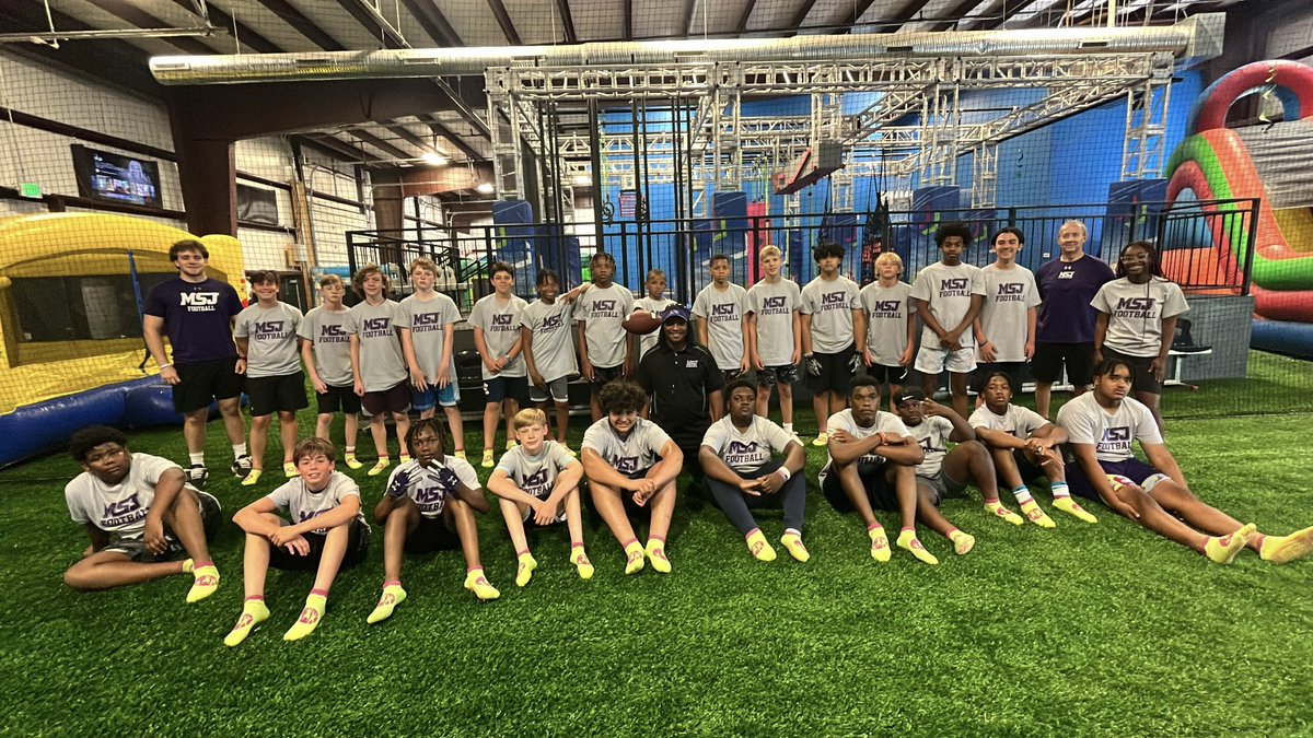 MSJ_Football's tweet photo. What a DAY we had at Airbound Sports! Thank you for having us. #MSJYouthCamp #Day3 #FutureGaels https://t.co/c3KfGD2BKn