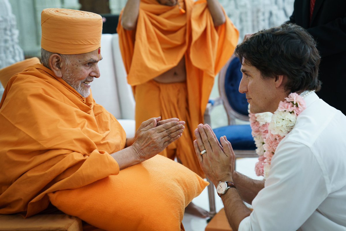 BAPS_PubAffairs's tweet photo. It was a pleasure to welcome Prime Minister @JustinTrudeau to @BAPS_Toronto to receive the blessings of His Holiness Mahant Swami Maharaj. Thank you for joining us as we celebrate 50 years of @BAPS_Toronto in Canada. https://t.co/OKlPCxltdp