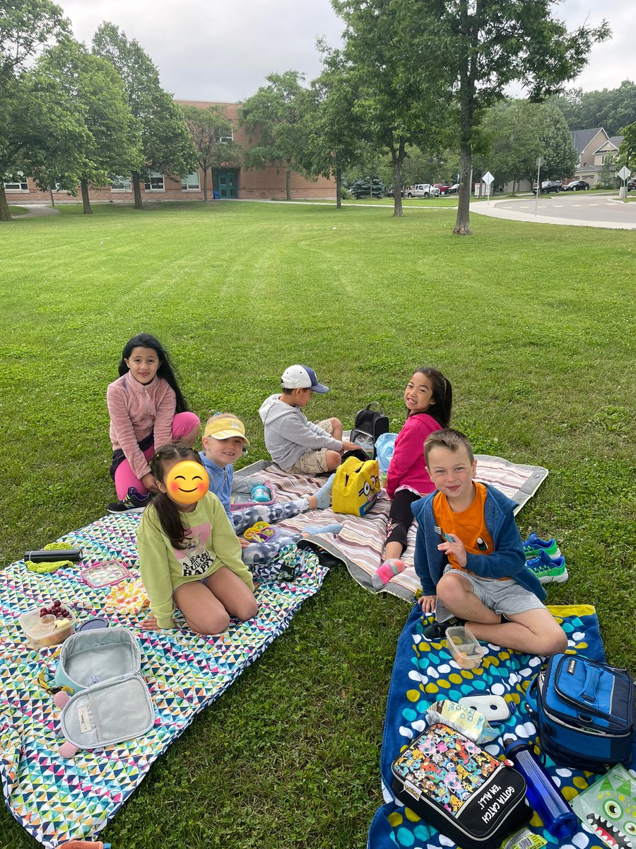 mssarracini's tweet photo. Day 3 of our countdown to summer: park &amp; picnic day!  @HST_YCDSB https://t.co/GDFeQ7YjFC