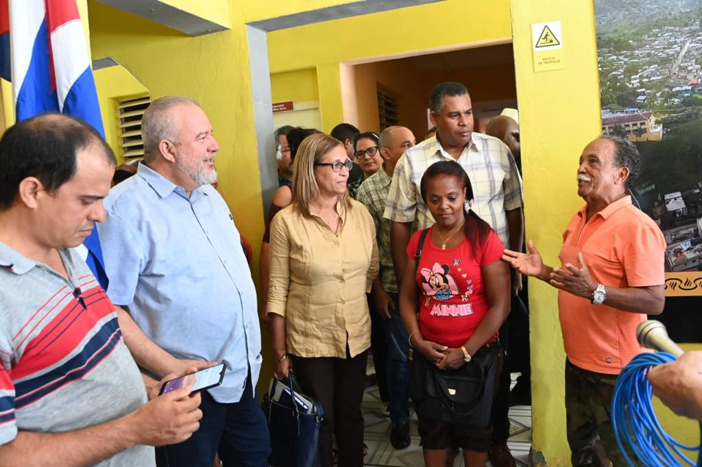 Al final de la visita a la Agroforestal, <a href="/MMarreroCruz/">Manuel Marrero Cruz</a> intercambió con trabajadores sobre retos y expectativas, en medio de la compleja situación del país.

✊| Los jóvenes hablaron de continuidad y voluntad de hacer; los mayores, de la estirpe aguerrida de un pueblo que se crece