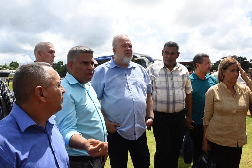 Maisí, 2do. municipio visitado en esta jornada por <a href="/MMarreroCruz/">Manuel Marrero Cruz</a>. En diálogo con pobladores de la comunidad Los Arados, conoció sobre sus principales problemáticas:

💧| Abasto de agua.

🌽 | Limitada oferta de productos agropecuarios.

 🌱| Entrega de tierras.

#Guantánamo