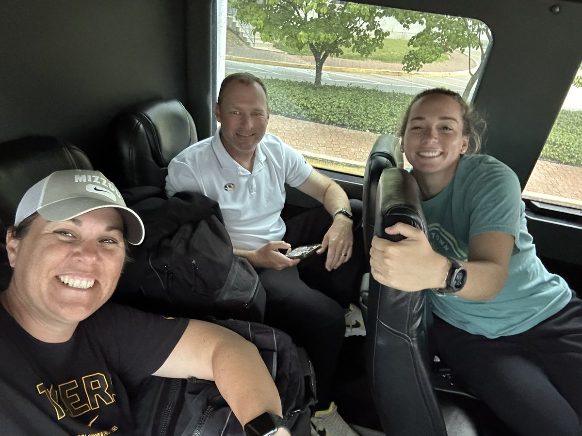 Home stretch! We are on the shuttle to Columbia! The whole trip has been an adventure for all of us with the travel, but we can safely say we are PUMPED about the future Tigers we got to watch as well as the potential future Tigers we’ve been tracking! #MIZ #TakeTheStairs