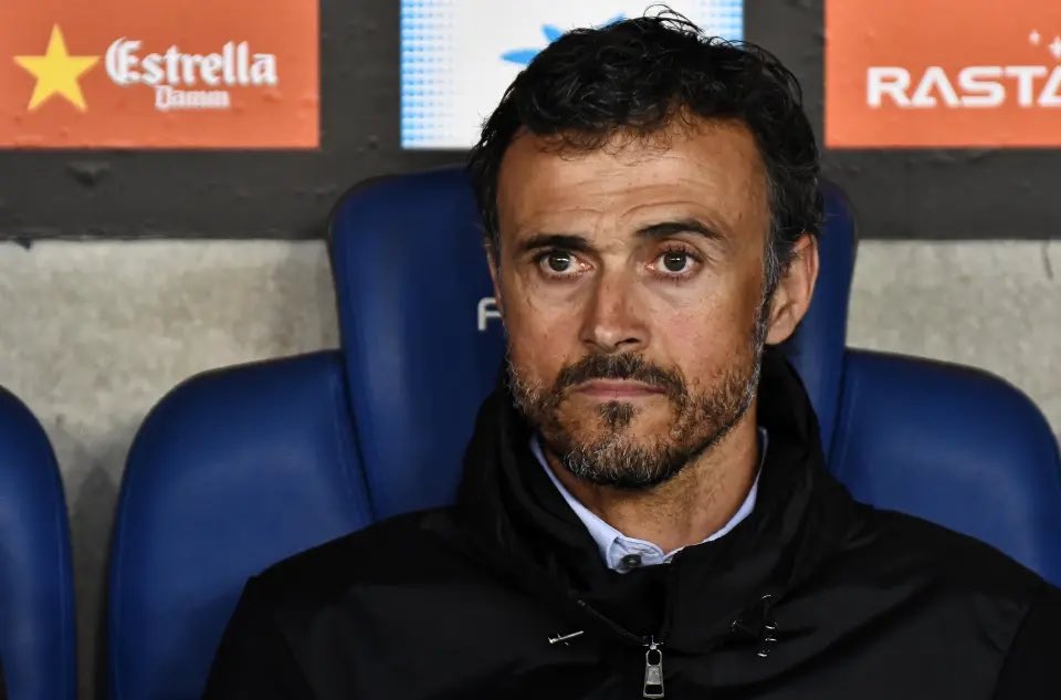 🚨🚨 Luis Enrique 🇪🇸 est à Paris ! 📍

Le coach est là pour finaliser sa signature au PSG. ✍️

Lucho va aussi pouvoir visiter le nouveau centre d’entraînement à Poissy et aménager les locaux comme il le souhaite. 📦 (@SportsZone__)