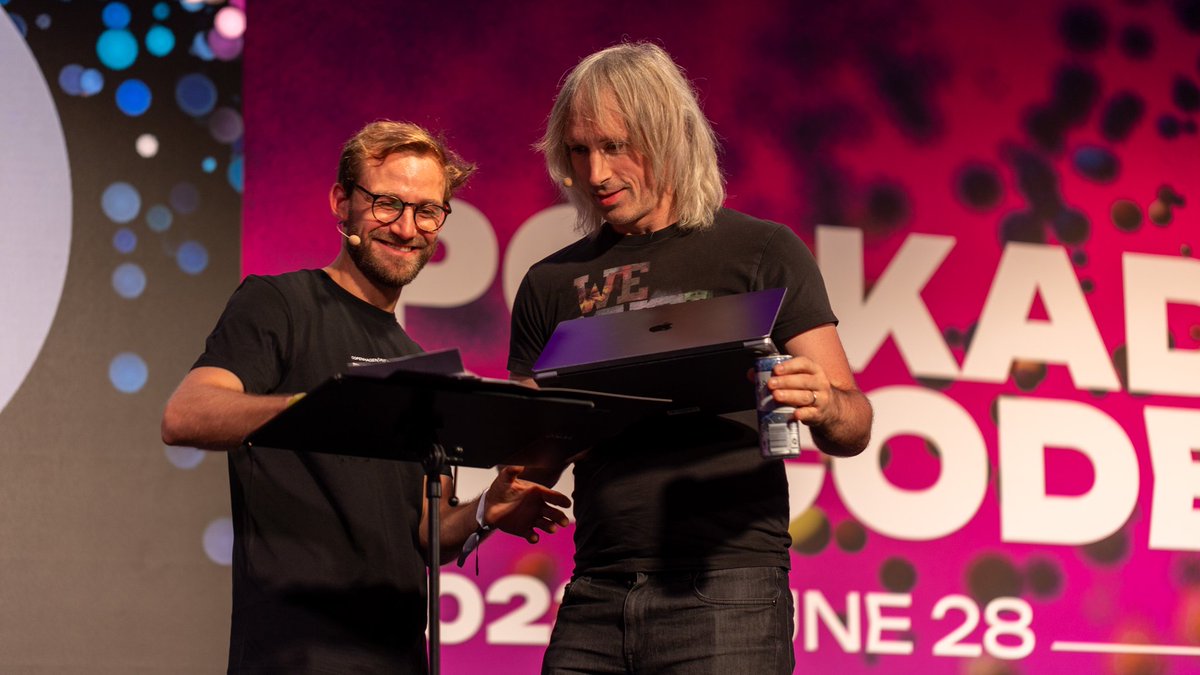 Polkadot's tweet photo. 7️⃣ The future vision of Polkadot is a global, multi-core supercomputer.

“Polkadot should be an integrated system, a single computer on which many applications run,” @gavofyork said. https://t.co/eDa0qU2w21