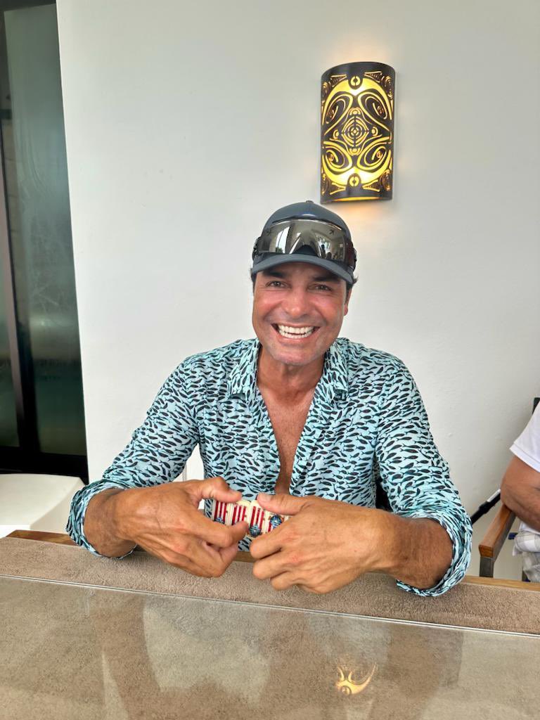Celebrando la vida y la buena energía ❤️Gracias por sus mensajes de cariño! Un fuerte abrazo, los quiero! 🇵🇷🌞🎂