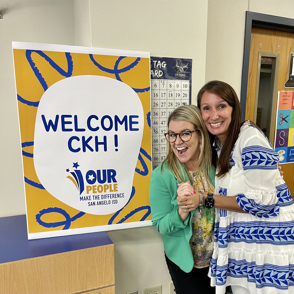 Me: Let’s take a picture before you go. <a href="/ShawnaBeckerman/">Shawna Beckerman</a>: Prom pose? Me: Ummmm yesss!! I 💙 my @IHeartCKH strategist so much! She brings out the best in me!