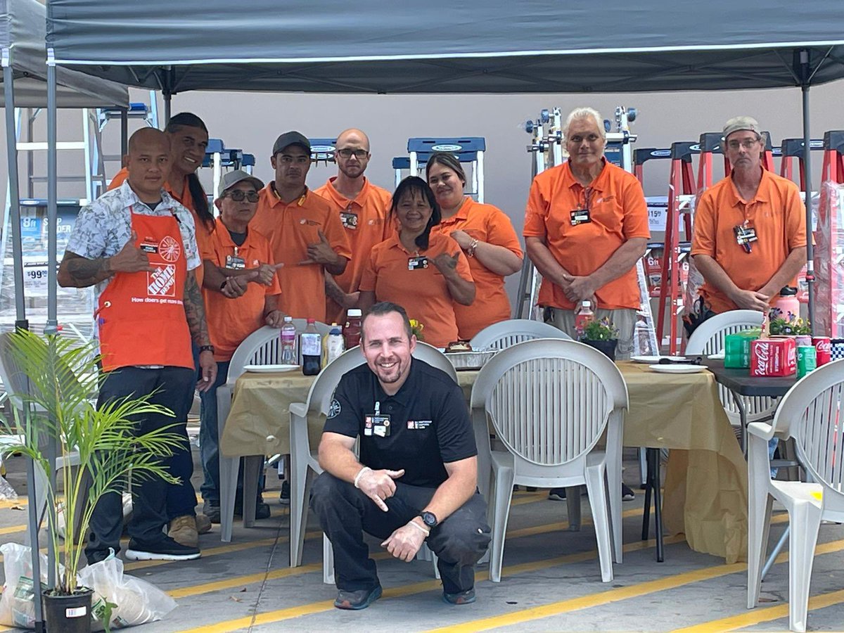 LydiaveliaLydia's tweet photo. 1704 MET APPRECIATION DAY!
Thank you to our amazing MET associates!
Mahalo for all you do!
#smallbutmighty
#METAPPRECIATION
#1704OHANAINDAHOUSE!
@corydietz1701 https://t.co/2K9LhfJZj1