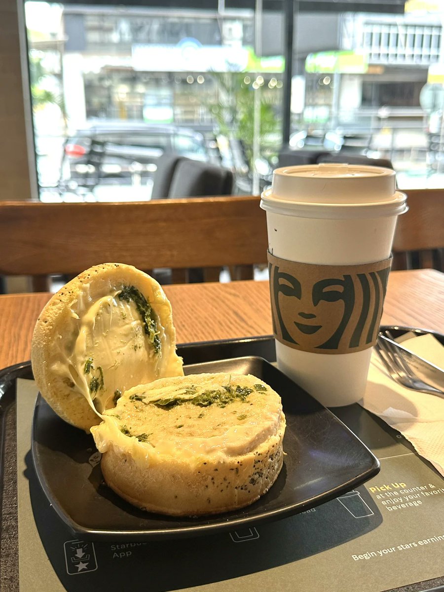 Starbucks breakfast is really cheap and delicious!
Caramel macchiato for oat milk is really good 😋