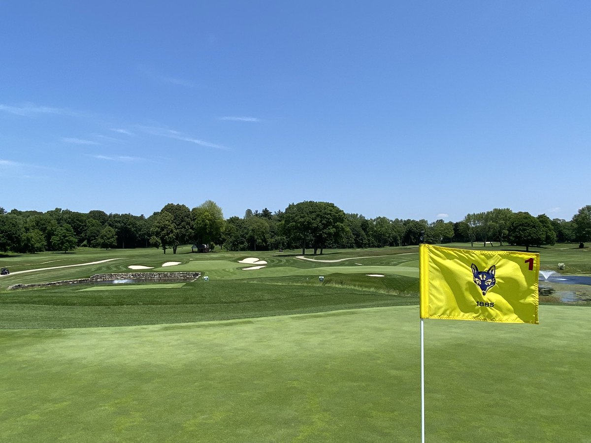 Hole 2…before and today…opening Friday with some restrictions <a href="/kcm_cg/">KCM Construction Group Inc.</a> @HurdzanGolf <a href="/greenhorizonsod/">Greenhorizons Sod Farms</a> looking forward to getting the sand 🔝 dressing going between the 2 greens complexes…view from back of 1 green much improved…✅👍🙏