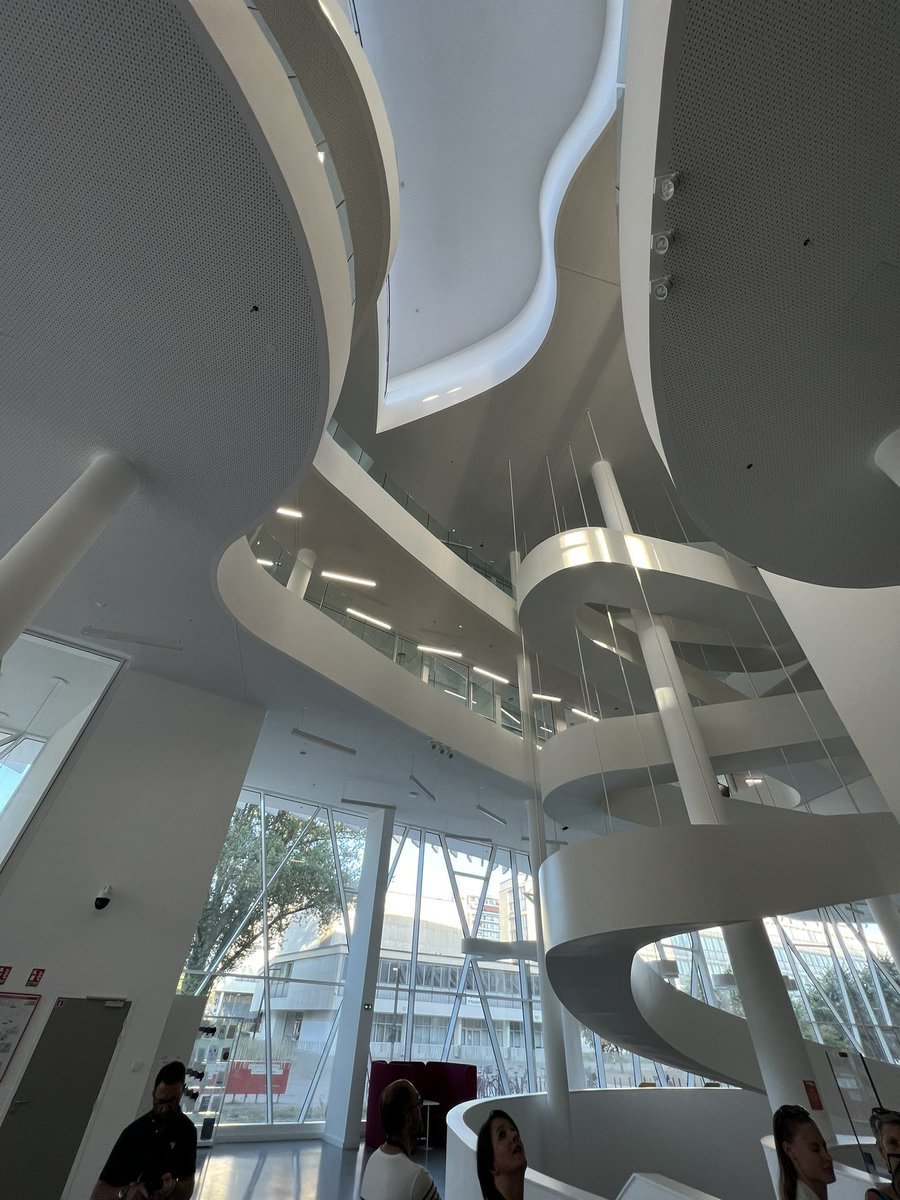 _LaPaillette tweet media