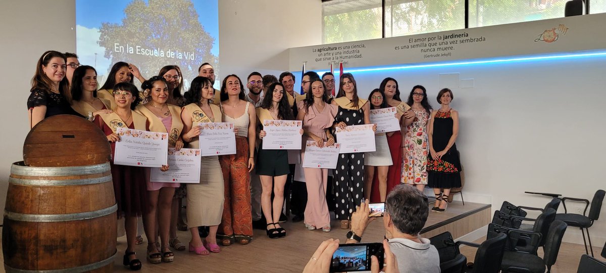 GRADUACIÓN CI FP Escuela de la Vid 2023

Ayer fue un día muy especial para todos nosotros. 

Ha sido un placer acompañaros en este proceso, y por supuesto, nos encantará seguir vuestra evolución laboral y de formación.

💚¡Mucha suerte en la vida!