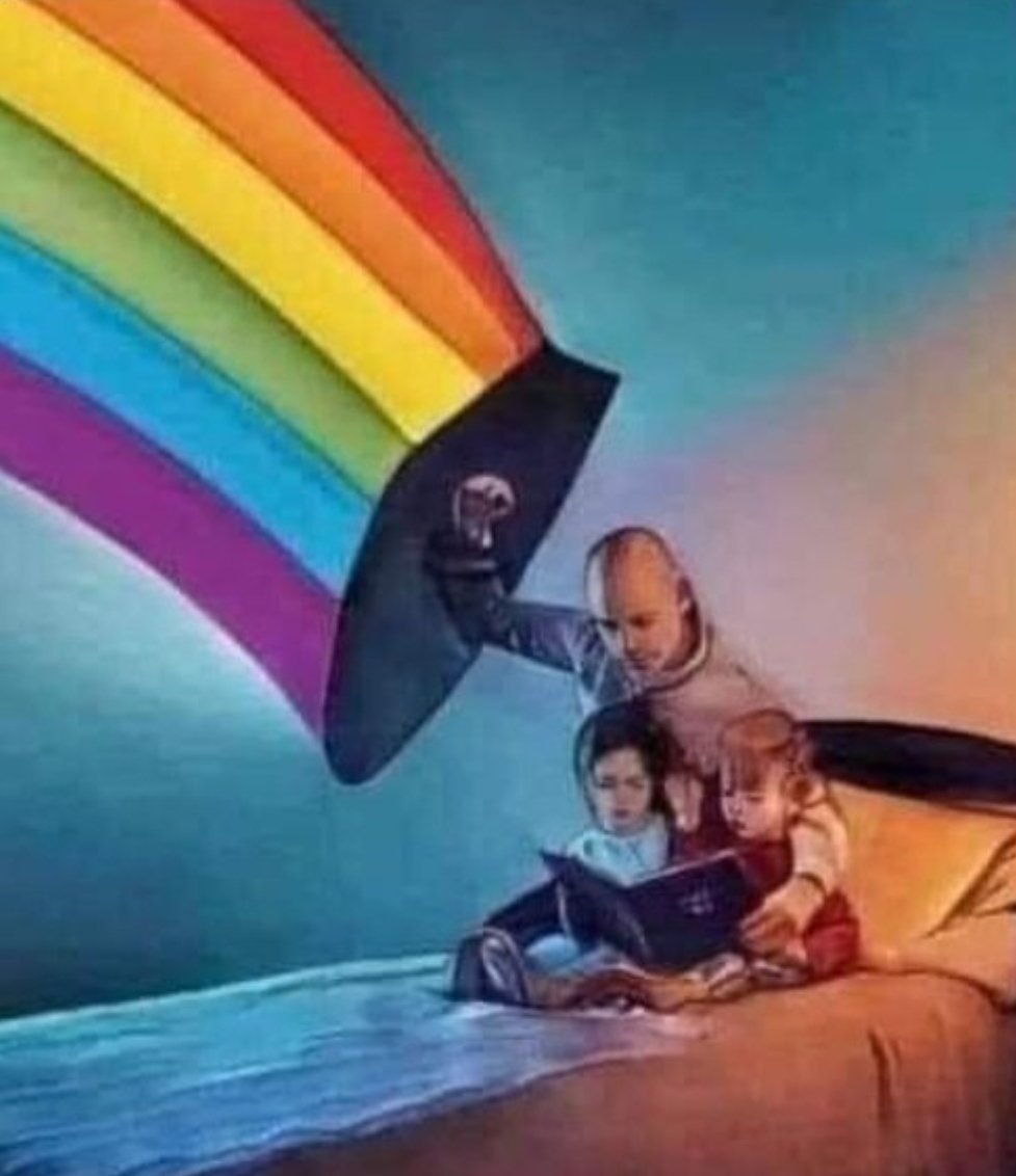 follacamiones24's tweet photo. ULTIMA HORA🚨 | Juan Magan le lee un cuento a sus hijas mientras lanza un rayo gay al cielo https://t.co/8GsrUaHg6D