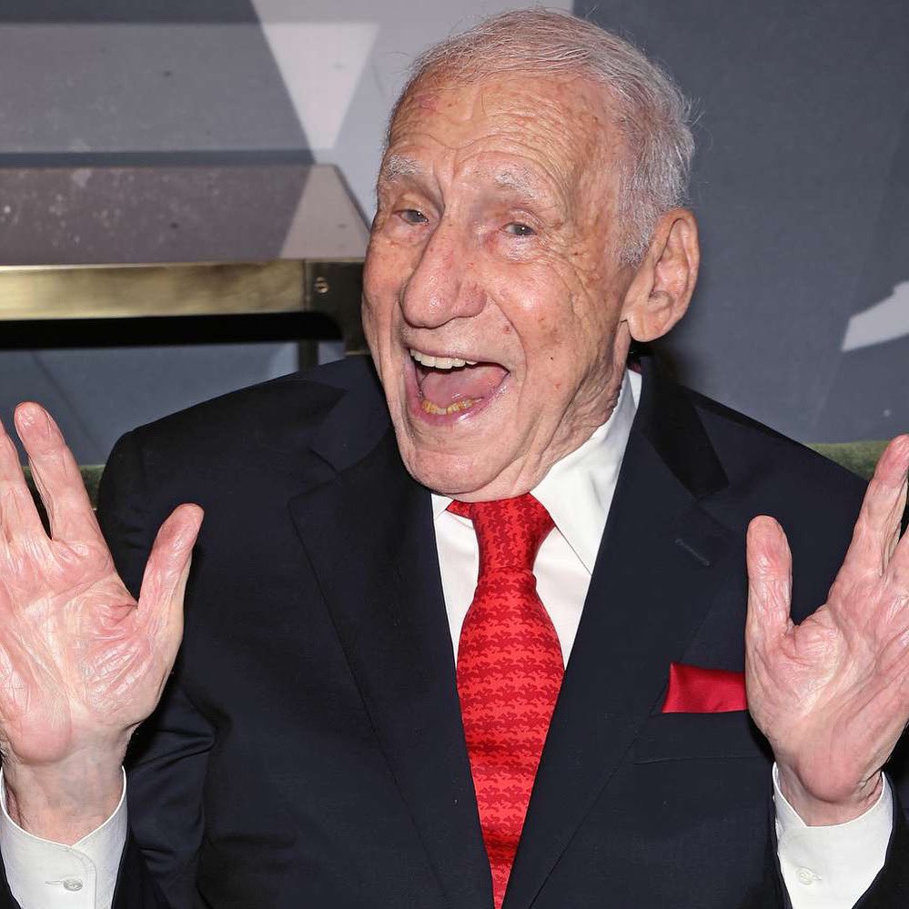 I couldn't let this day pass without wishing a Happy Birthday to a comedy legend and one of my idols, Mel Brooks. He was born Melvin Kaminsky on June 28, 1926, in Brooklyn, NY. His resume is too lengthy to cover in a single tweet. Bleybn gezunt biz 120, Mel.