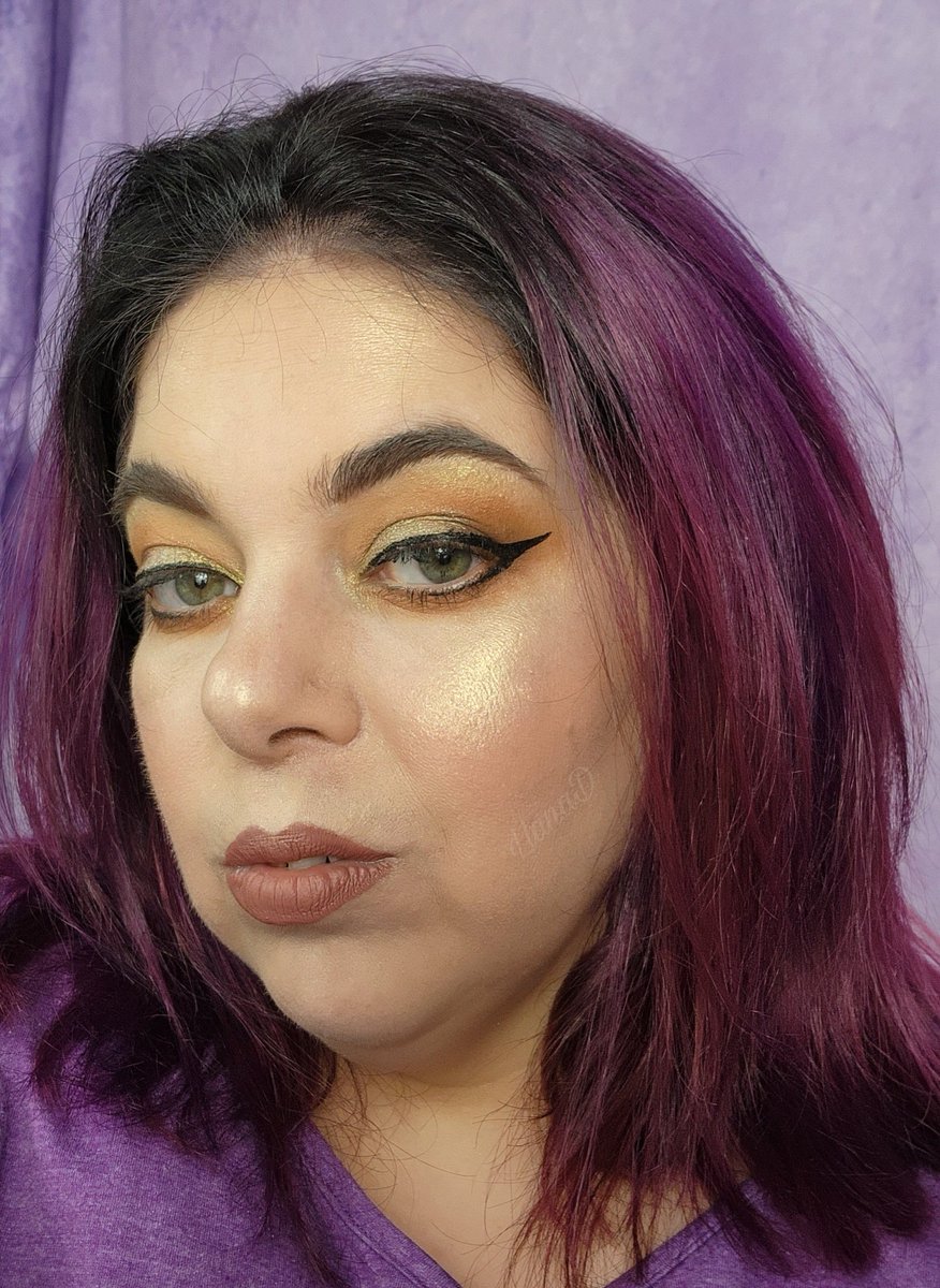 Llana_Damon's tweet photo. Okavango 🦒
@OneSizeBeauty Foundation &amp; concealer 
@KimchiChic Tawny contour &amp; Kimbrowly brow pencil 
@CxcBeauty Queen B blush &amp; bronzer (LLANA)
@gxvebeauty Flannel liquid lip 
@NomadMakeup Okavango palette
@bhcosmetics Iconic Flick liner 
Glamlite Mimosa highlight https://t.co/nR9BU9oSxU