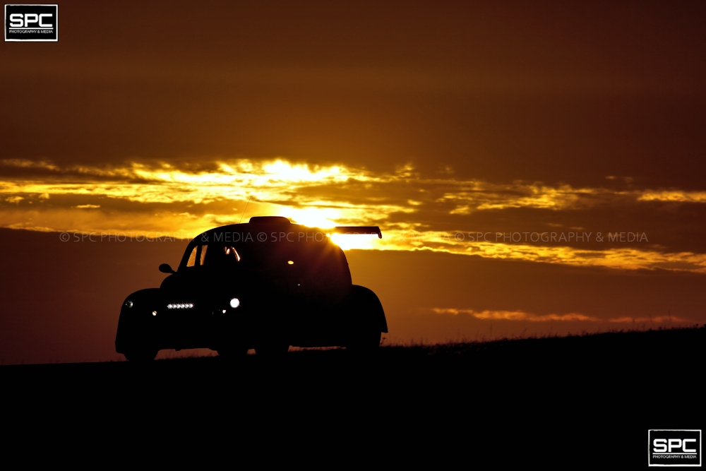 spcphotomedia's tweet image. The #FunCup championship raced into a spectacular #sunset at #AngleseyCircuit on Saturday night. #silhouette