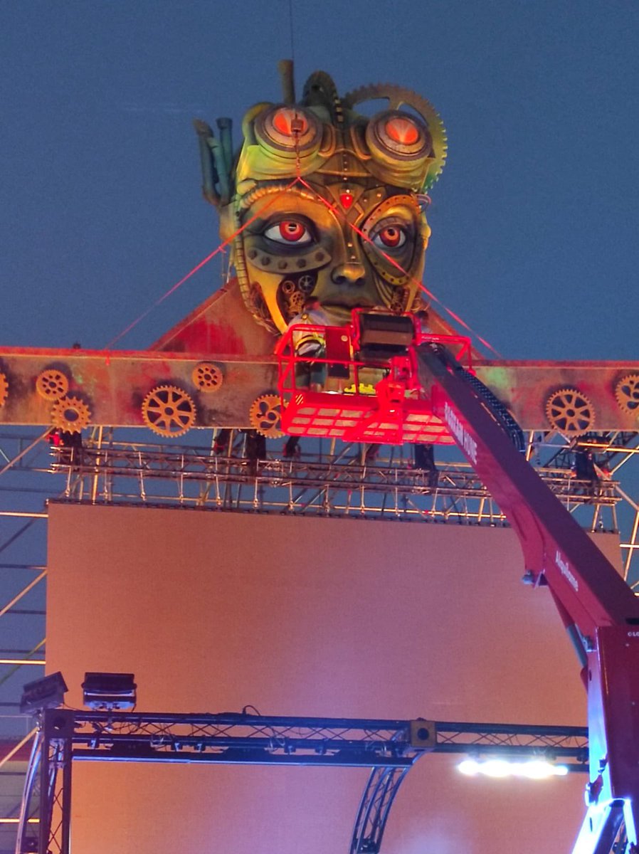 GenteDeFallas's tweet photo. El taller de Llongo prepara el decorado para Maudes Festival, Hymn Of Myranda en @IFEMA madrid
#artista #fallero #madrid #decorado https://t.co/RzO2V4Nrel