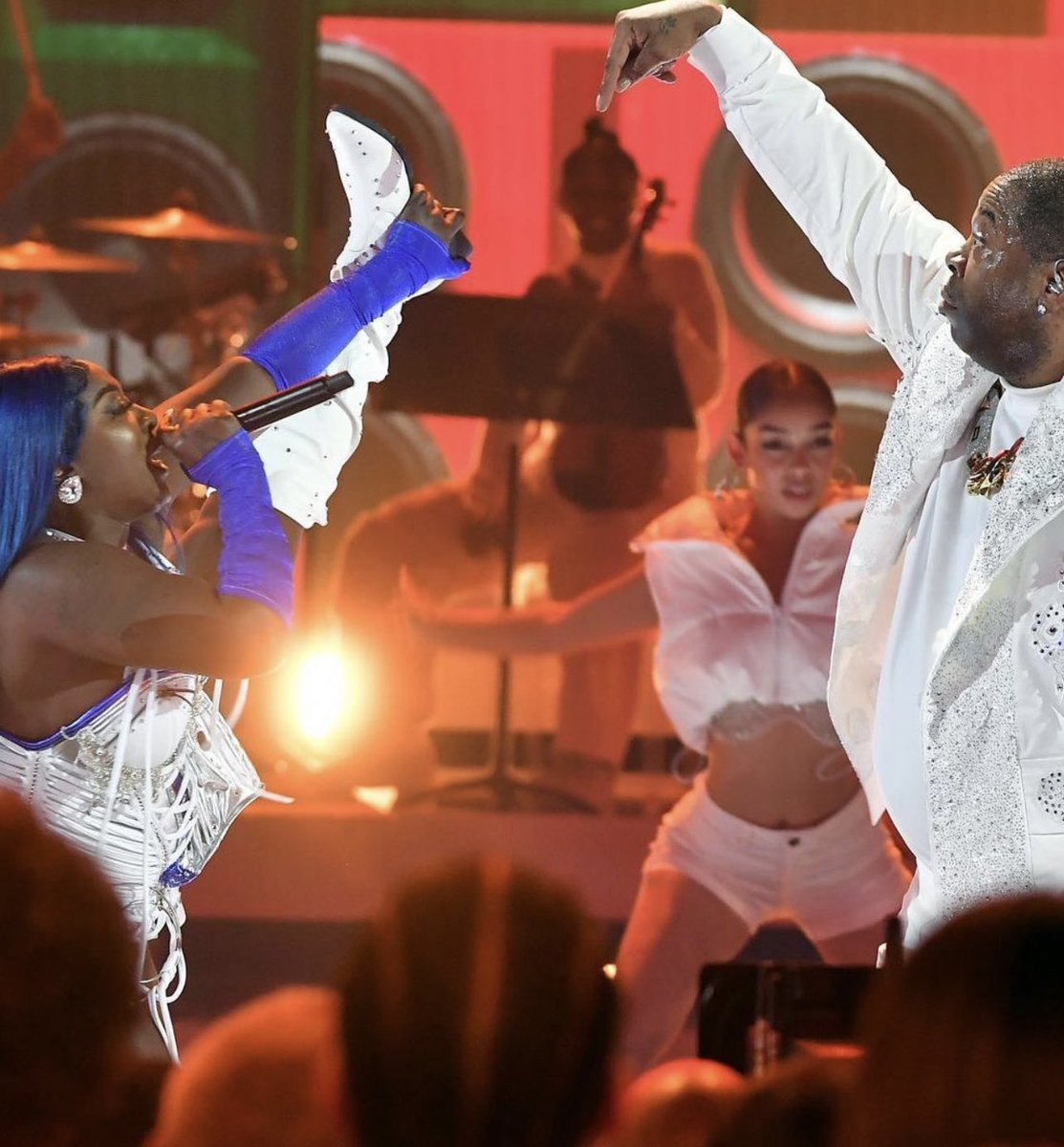 SHMedia_'s tweet photo. Big Up! 🇯🇲 Our client @spiceofficial shared the stage with @BustaRhymes at the 2023 @BETAwards https://t.co/Fay18psyQO