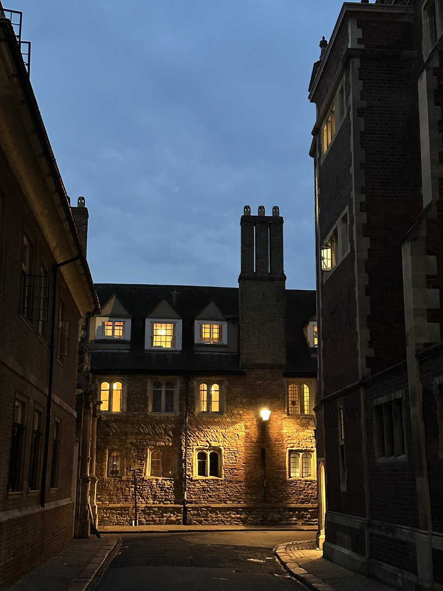 WWPostdadW's tweet photo. see|try|explore|learn|imagine 

#Cambridge.  Night falls. Whilst images feel silent &amp; still, yet the air is filled with the sound of Graduates celebrating.

Week 25|52 ‘23 images|ideas own https://t.co/Ewn3OwdrHc