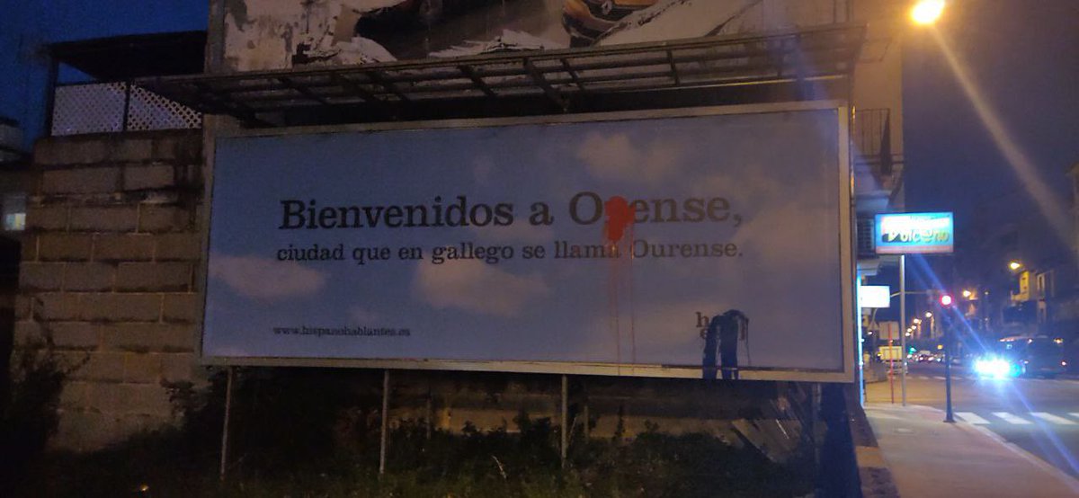 amesanl's tweet photo. A sociedade galega responde por segunda vez* aos ataques contra mensaxes que só buscan a polémica e a confrontación social.

Nunca se viu unha campaña tan ofensiva contra a nosa toponimia.

📷 Activistas lingüísticos da cidade de Ourense mándannos estas imaxes. https://t.co/T1ezh0fHYB