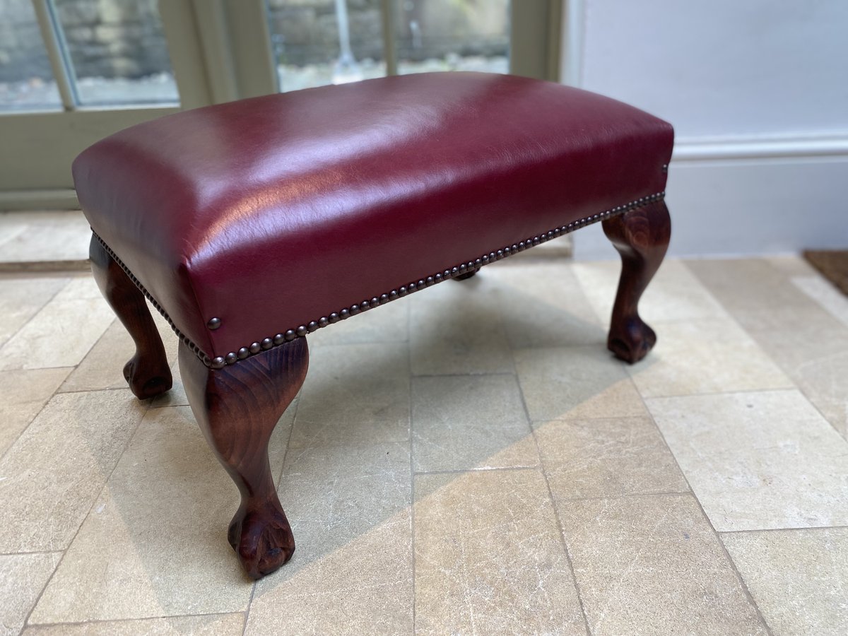 LeatherChairsUK's tweet image. The Wide Georgian Wing Chair with Claw &amp;amp; Ball Legs Foot Stool #crestleather #oldenglishburgundy #wingchair #leatherwingchair #leatherclubchair #englishwingchair #leatherchairsofbath #leatherchair #clubchair #leatherfootstool #leatherottoman