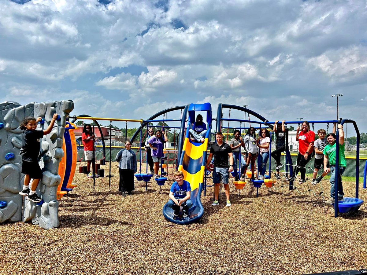 House Leaders enjoyed breaking in our NEW playground🛝 
We are so grateful for this new addition for our students to enjoy!