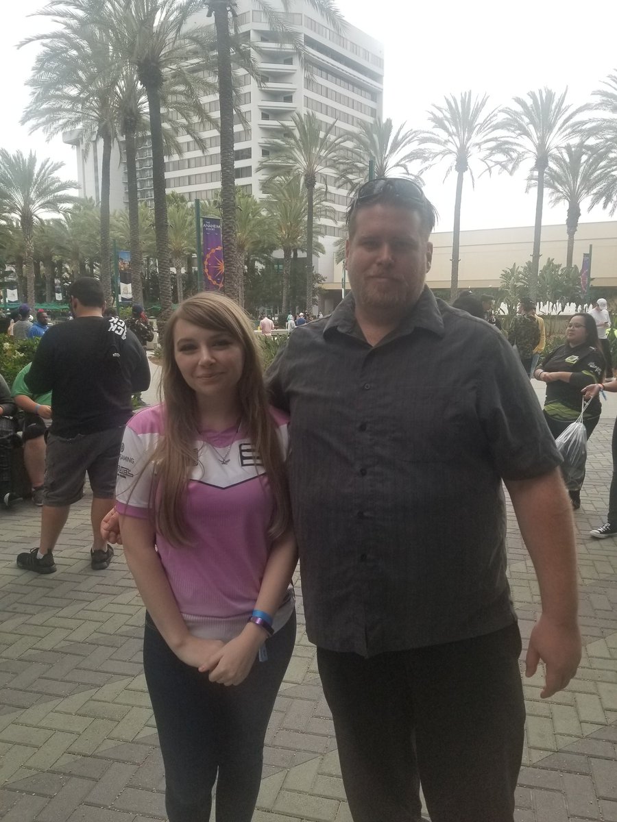 oldmanknives's tweet photo. @Mcgillligan @ashtronova https://t.co/TvZtyoJJjo