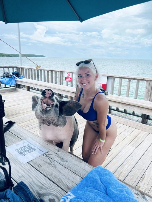 Penelope 🐷 https://t.co/es92Xfo3ph<a href="/tag/firefighter"class="tags"><span>#firefighter</span></a><a href="/tag/firewomen"class="tags"><span>#firewomen</span></a>