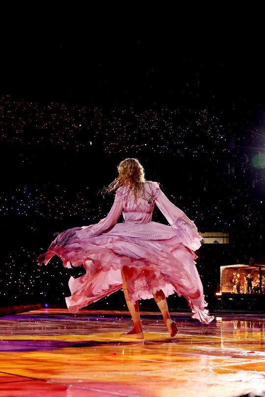 swifttlore's tweet photo. I feel like I have no active moots, pls rt/like this and let’s be friends! 

a little bit about me:
-swiftie since debut
-fave album: evermore
-fave era: reputation 
-officially seeing taylor for the first time 7/15!!!! 

Reply with a fun taylor fact about yourself 🫶🏻 https://t.co/pfh0D26qDP