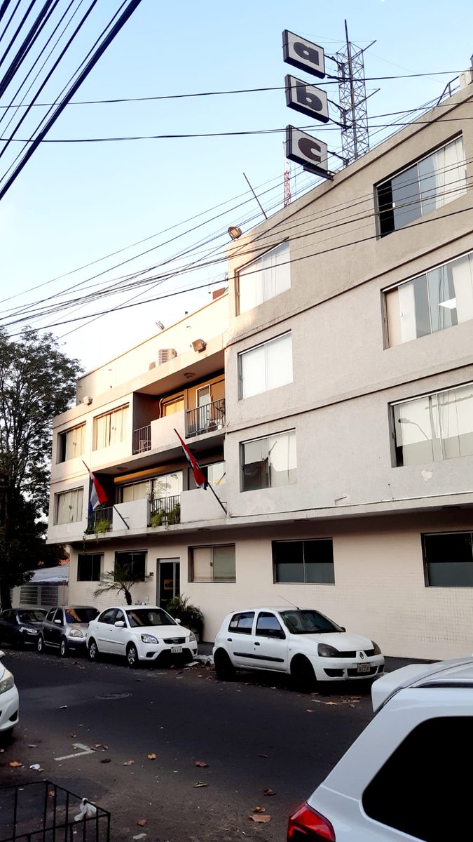 Lugar que me dejó enseñanzas de todo tipo pero también me mostró el Abuso de Poder impresionante que hay dentro. Ayer me tocó a mi, y está tocando a más funcionarios a quienes nos despiden sin previo aviso, de manera injustificada. Abro hilo de lo que me tocó vivir en este medio.