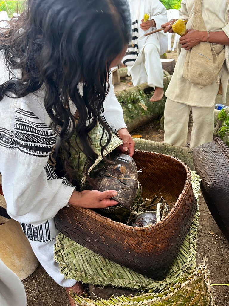 joseluenlaselva's tweet photo. Gran día para el pueblo Kogui, devolución de las máscaras ceremoniales que tienen más de 5 siglos de antigüedad, fueron sustraídas del territorio hacia Alemania hace un siglo. Estas máscaras son de absoluta relevancia  espiritual para los cuatro pueblos de la Sierra. https://t.co/6G3wyukvx2
