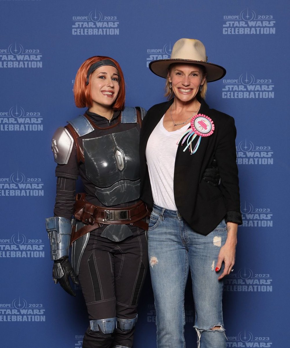 Battlestar Galactica, Riddick, Another Life, Star Wars Rebels, Clone Wars, The Mandalorian… <a href="/kateesackhoff/">Katee Sackhoff</a>, she is my favorite Space Opera!
I cosplayed Bo Katan at the last <a href="/SW_Celebration/">StarWars Celebration</a> just to meet the one and only Katee Sackhoff and Dank Farrik, I really love this photo!
