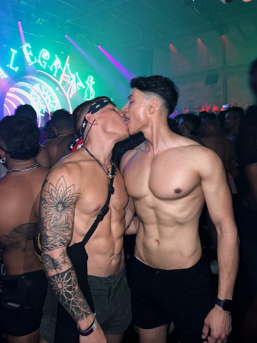 Round 2? @xodemilo https://t.co/jAV9NUBv0I<a class="tags" href="/tag/xodemilo">&#64;xodemilo</a>