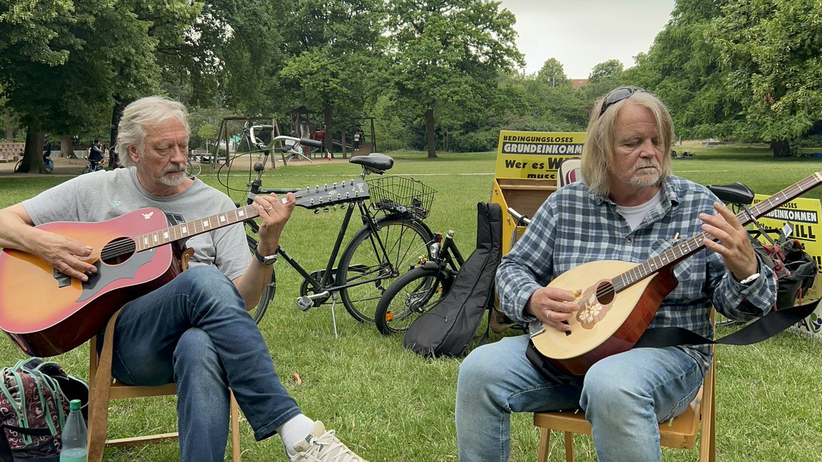 Moin,

heute Nachmittag waren wir in der Bremer Neustadt im Centauren Park unterwegs. Wir haben gemütlich musiziert und auf uns aufmerksam gemacht. Denn wir suchen neue Mitglieder aus ganz Deutschland. Bei uns zahlst du keine Mitgliedsbeiträge. 

gfa-partei.de/mitmachen/
