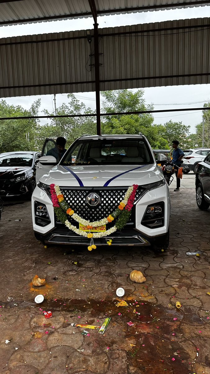 PraveenNavar's tweet photo. Breaks Failed - MG Hector - Brand New Car 2023 - Missed Accident @MGMotorIn @MGSupportIndia @rajeev_chaba - Plz address my issue

The 3 pictures are from Showroom to Temple to Back2 Service Center in less than 24hrs.

After 4 days diagnosis, they confirm it’s electrical failure. https://t.co/BEmfjZQ7u3